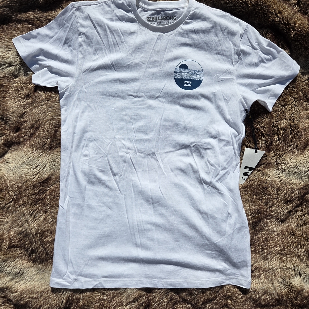 Y2K Surf Retro Style Graphic Tee | NWT Billabong Coastal Skate Aesthetic